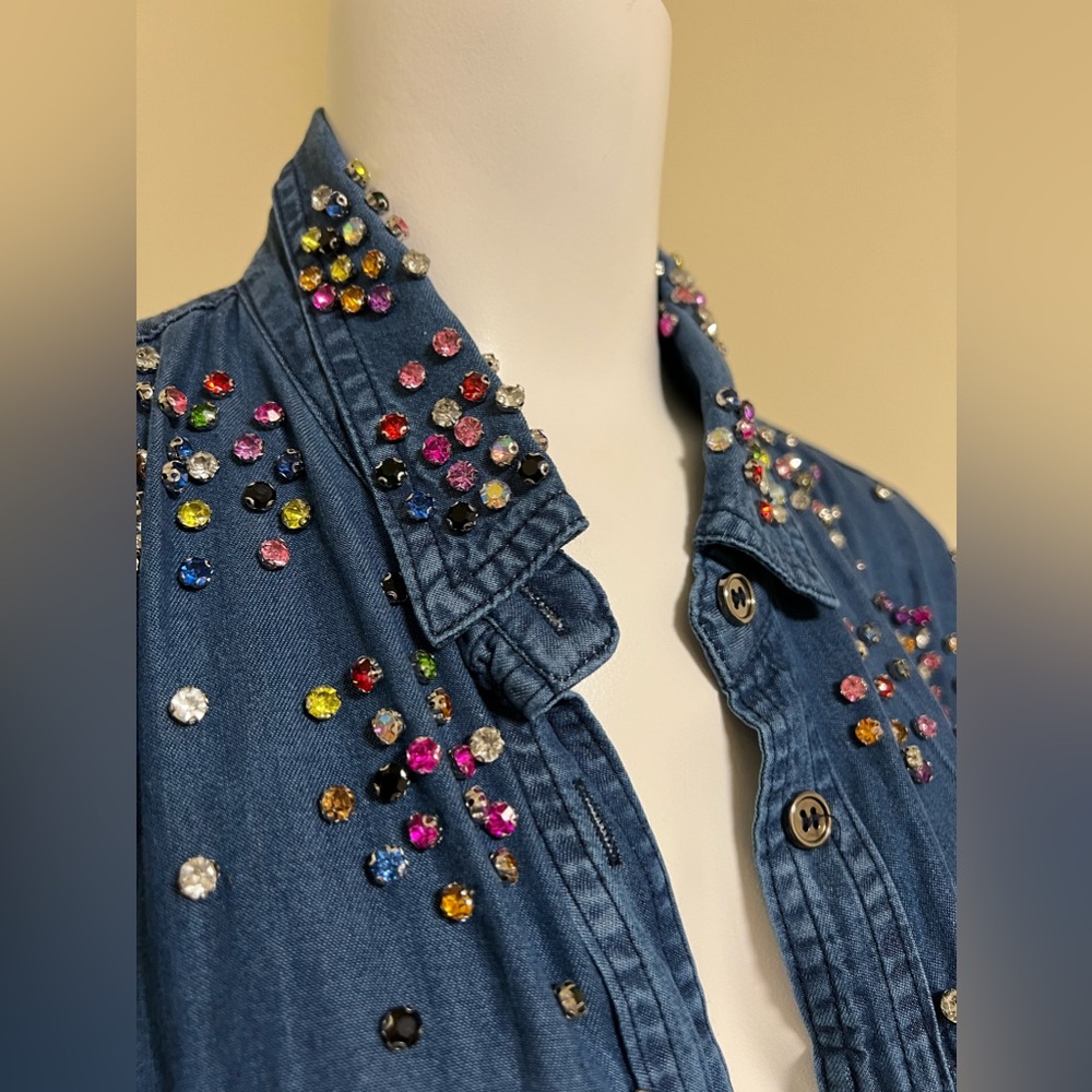 NWT Sparkly gem/rhinestone short sleeve denim top
